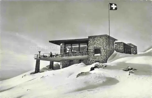 AK / Ansichtskarte DAVOS GR Berggasthaus Weissfluh-Gipfel Weissfluh-Joch Schweizer-Fahne Schnee Terrasse Steinbau Bergwinter