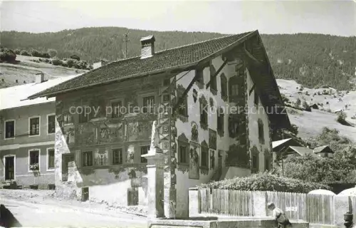 AK / Ansichtskarte Wenns Pitztal Tirol AT Lueftlmalerei Bauernhaus bemaltes-Haus Wandmalerei Pitztal Heiligenfigur Wald