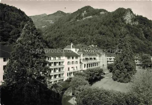 AK / Ansichtskarte Ragaz Bad SG Grand-Hotel-Hof-Ragaz Hotel Berge Baeume Park