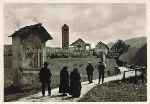 AK / Ansichtskarte LUGANO Lago di Lugano TI Kirchgang Edicola Fresko Romanischer-Kirchturm Tracht Bergdorf Weg