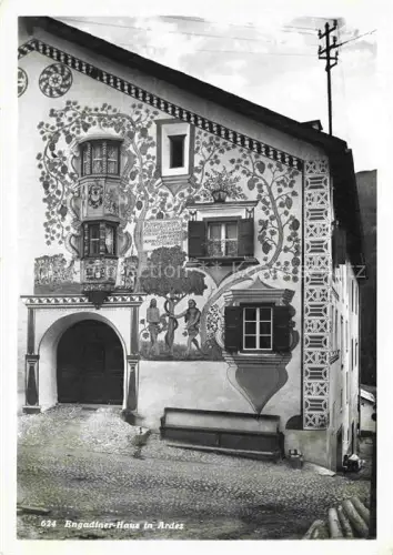 AK / Ansichtskarte Ardez GR Engadinerhaus Sgraffito Adam-und-Eva Erkerfenster Pflasterstein Fassadenbemalung