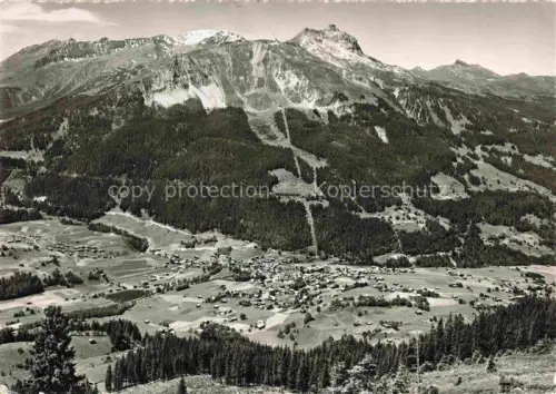 AK / Ansichtskarte Klosters-Serneus GR Luftseilbahn Gotschnagrat Parsenn Casanna Bergpanorama Tal Wald Wiesen Ortschaft