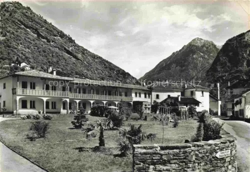 AK / Ansichtskarte Grono Moesa GR Casa-di-Cura-Clinica-San-Rocco Sanatorium Garten Palmen Bergtal Berge Haeuser