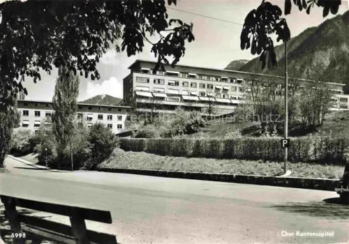 AK / Ansichtskarte CHUR Coire GR Kantonsspital Krankenhaus Berge Baeume Parkplatz Strasse