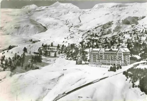 AK / Ansichtskarte St Moritz  SANKT MORITZ GR Hotel-Chamberella-House Corviglia-Skigebiet Winterlandschaft Schnee Berge Wald Fliegeraufnahme