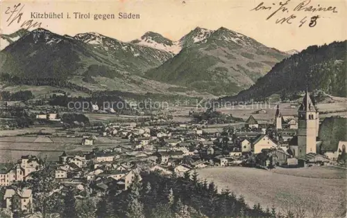 AK / Ansichtskarte Kitzbuehel Tirol AT Stadtansicht Kirche Berge Alpen Tal Schnee Wald