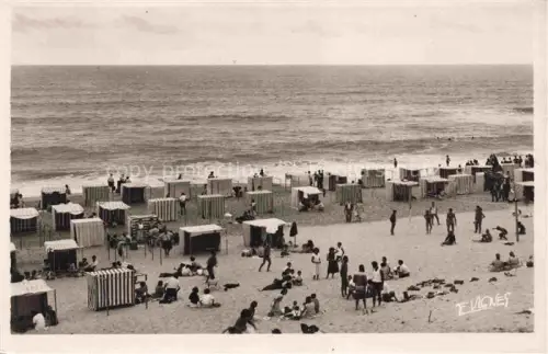 AK / Ansichtskarte Vieux-Boucau-les-Bains 40 Landes La-Plage Strand Badehuetten gestreifte-Strandkoerbe Badegaeste Atlantik Meer
