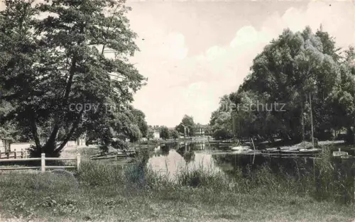 AK / Ansichtskarte Samois-sur-Seine Fontainebleau 77 Seine-et-Marne A-vau-terre Fluss Segelboote Baeume Wiese Haeuser