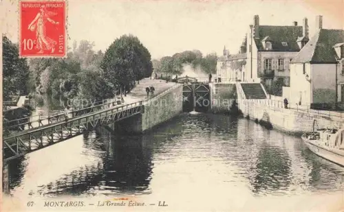 AK / Ansichtskarte MONTARGIS 45 Loiret Grande-Écluse Schleuse Kanal Bruecke Baeume Haeuser