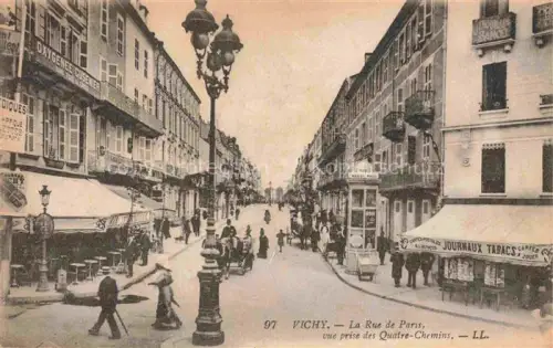 AK / Ansichtskarte VICHY 03 Allier Rue-de-Paris Quatre-Chemins Strassenszene Geschaefte Passanten Pferdewagen Laternenpfahl Journaux-Tabacs