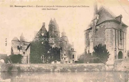 AK / Ansichtskarte Bannegon Saint-Amand-Montrond 18 Cher Château Schloss Turm Eingang Efeu Wassergraben Fassade Tor