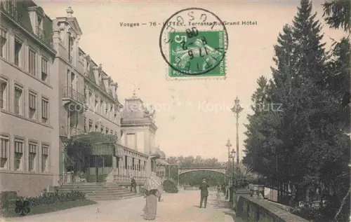 AK / Ansichtskarte VITTEL 88 Vosges Grand-Hôtel Terrasse Promenade Passanten Park Laternen Baeume