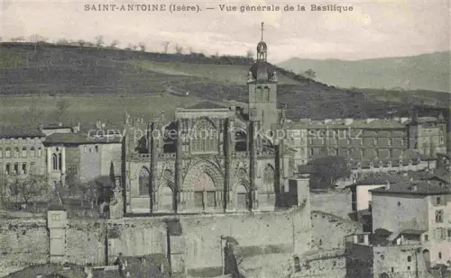 AK / Ansichtskarte Saint-Antoine-l Abbaye GRENOBLE 38 Isere Basilique Kirchenfassade Gotik Kloster Stadtansicht Huegel