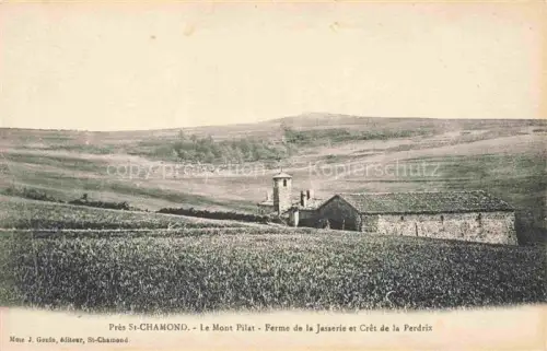 AK / Ansichtskarte Mont-Pilat 1400m Graix Saint-Etienne 42 Loire Mont-Pilat Jasserie Crêt-de-la-Perdrix Bauernhof Hochebene Kapellenturm Huegel