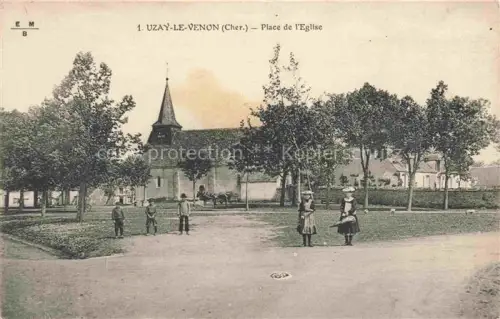 AK / Ansichtskarte Uzay-le-Venon Saint-Amand-Montrond 18 Cher Place-de-l Eglise Kirche Platz Kinder Dorf Baeume