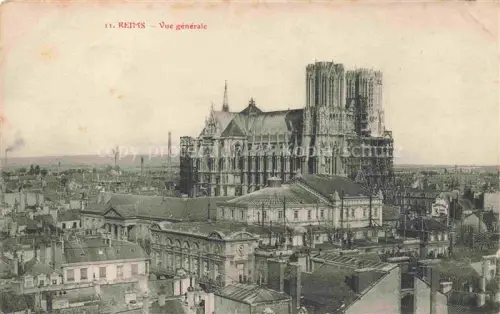 AK / Ansichtskarte REIMS 51 Marne Kathedrale Notre-Dame Gotik Stadtansicht Geruest Daecher