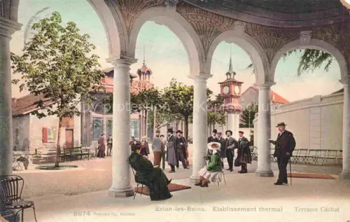 AK / Ansichtskarte Evian-les-Bains Thonon-les-Bains 74 Haute-Savoie Etablissement-thermal Terrasse-Cachat Arkaden Kurgaeste Uhrturm Kolonnade Passanten