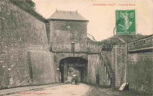 AK / Ansichtskarte Montmedy-Haut VERDUN 55 Meuse Porte-de-Sortie Festungsmauer Torbogen Befestigung Wachturm Karren Vauban