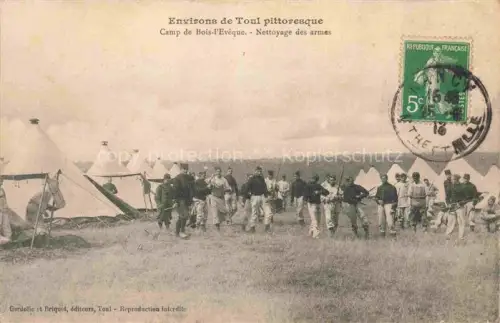 AK / Ansichtskarte TOUL 54 Meurthe-et-Moselle Camp-de-Bois-l Évêque Zelte Soldaten Gewehrreinigen Militaer Lager Uniformen