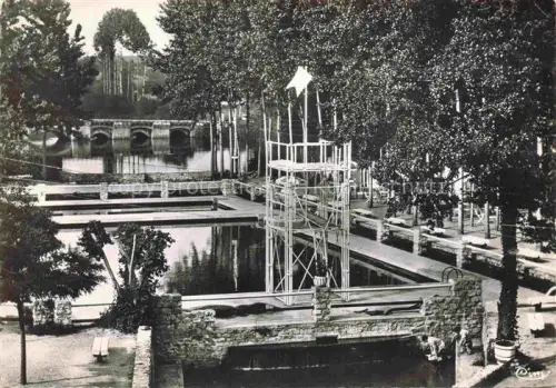 AK / Ansichtskarte Condac Moulin-Enchanté Schwimmbad Sprungturm Pont-sur-la-Charente Charente Fluss Baeume Bruecke