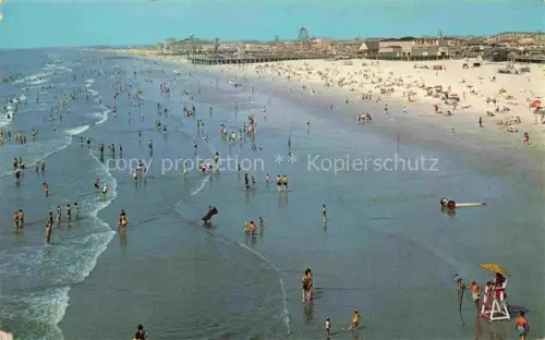 AK / Ansichtskarte Wildwood-by-the-Sea New Jersey USA Strand Pier Riesenrad Badegaeste Atlantischer-Ozean Hunts-Pier Rettungsstuhl Kueste