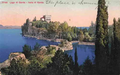 AK / Ansichtskarte Isola di Garda Lago di Garda IT Isola-di-Garda Lago-di-Garda Villa Zypressen See Insel Vegetation
