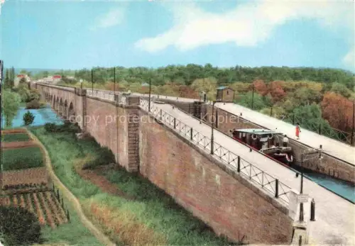 AK / Ansichtskarte Le Guetin Cuffy Saint-Amand-Montrond 18 Cher Pont-Canal Kanalbruecke Binnenschiff Kanal Felder Baeume Schleuse