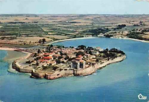 AK / Ansichtskarte Talmont-sur-Gironde Saintes 17 Charente-Maritime Vue-générale-aérienne Presqu île Halbinsel Meer Festung Felder Fliegeraufnahme