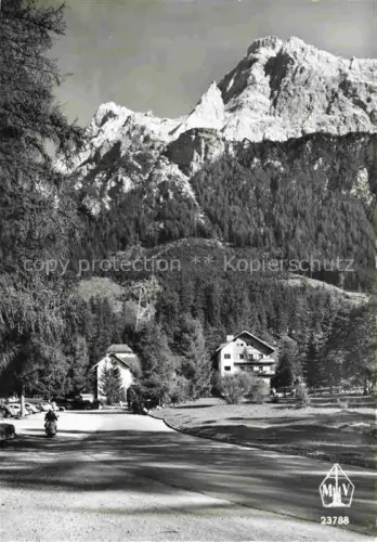 AK / Ansichtskarte Obermoss 1225m Ehrwald Tirol AT Talstation Zugspitzbahn Obermoos Berglandschaft Zugspitze Strasse Hotel Wald