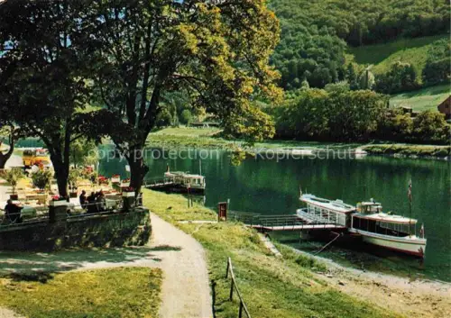 AK / Ansichtskarte Bodenwerder Weserpartie Weser Boote Schiff Bootssteg Uferpromenade Baeume Flussufer Huegel