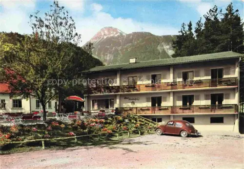 AK / Ansichtskarte Stallehr Gasthof Pension Alfenz Haus-Montafon Garten Berge VW-Kaefer Terrasse Blumen