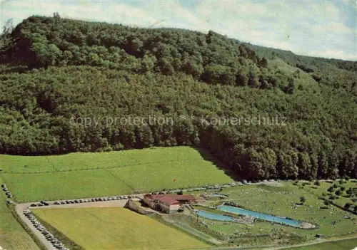 AK / Ansichtskarte Reyershausen Bovenden Niedersachsen Ratsburgbad Freibad Schwimmbad Huegel Wald Luftbild Parkplatz Wiese