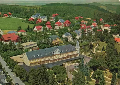 AK / Ansichtskarte Auerhahn Goslar Hahnenklee-Bockswiese Harz Niedersachsen Altenferienheim Haus-Hubertus Kurort Villen Wald Wintersportplatz Luftbild