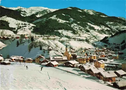 AK / Ansichtskarte Wagrain 900m Salzburg Pinzgau AT Kirchboden Griesskareck Wintersportplatz Skifahrer Kirche Bergdorf Schnee Pongau