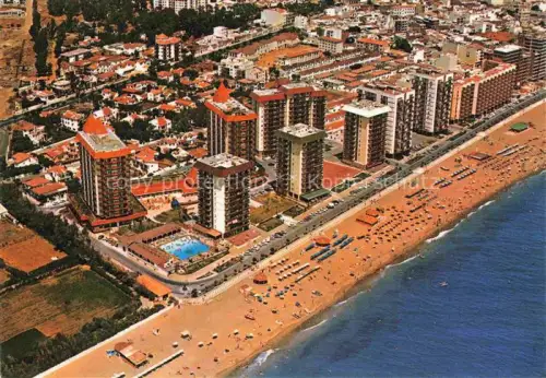 AK / Ansichtskarte FUENGIROLA Costa del Sol Malaga Andalusien ES Strand Luftbild Wohnblocks Pool Strandbesucher Kuestenlinie