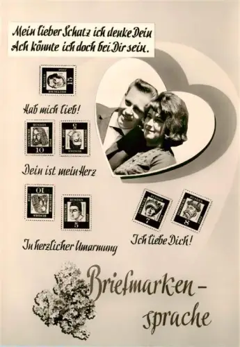 AK / Ansichtskarte BriefmarkenSPRACHE auf Ak Language des Timbres-- Briefmarkensprache Deutsche-Briefmarken Liebesbotschaft Paar Herz Umarmung
