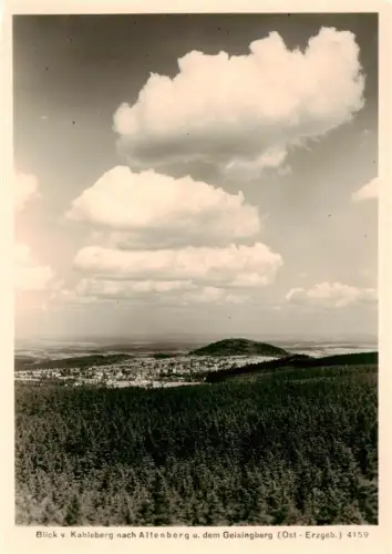 AK / Ansichtskarte Altenberg Dippoldiswalde Sachsen Kahleberg Altenberg Geisingberg Ost-Erzgebirge Stadtblick Nadelwald Wolken