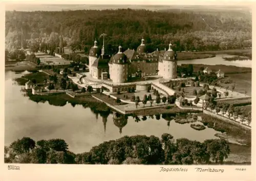 AK / Ansichtskarte Moritzburg  Meissen Sachsen Jagdschloss-Moritzburg Schloss See Fliegeraufnahme Barockschloss Teich Wald