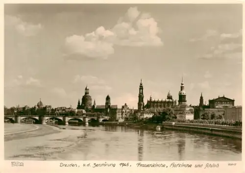 AK / Ansichtskarte DRESDEN Elbe Frauenkirche Hofkirche Schloss Elbe Augustusbruecke Altstadt Silhouette Vorkrieg