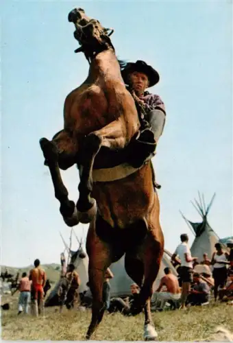 AK / Ansichtskarte Winnetou  May Karl Cowboy steigendes-Pferd Tipi Indianerlager Filmszene Forrester Reiter