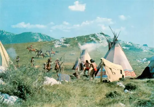 AK / Ansichtskarte Winnetou  May Karl Silbersee Utah-Indianer Tipi-Dorf ueberfall Reiter Schusswechsel Brand Filmszene