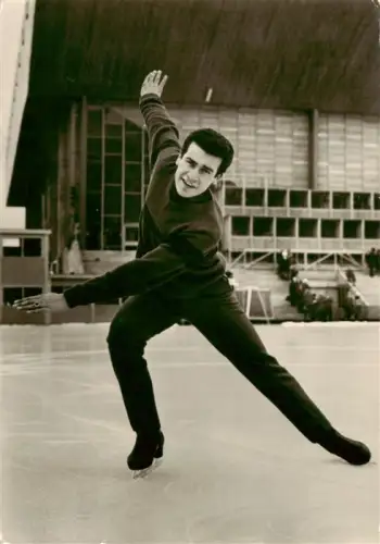AK / Ansichtskarte INNSBRUCK Tirol AT Eiskunstlauf Eisstadion Olympia Wintersport Schlittschuh Mann Sport ZOH-1964