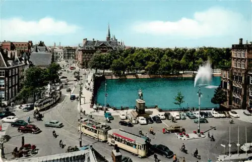 AK / Ansichtskarte Haag  DEN HAAG La Haye NL Buitenhof Hofvijver Strassenbahn Springbrunnen Stadtansicht Regierungsviertel Autos Fahrraeder