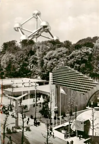 AK / Ansichtskarte BRUXELLES Bruessel Brussels Atomium Expo-58 Pavillon-de-la-Finlande Weltausstellung Ausstellungsgebaeude Besucher S/W