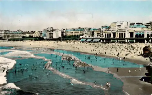 AK / Ansichtskarte BIARRITZ 64 Pyrenees Atlantiques Le-Casino Strand Badegaeste Atlantik Promenade Wellen Hotels Grandeplage