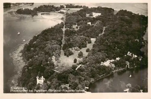 AK / Ansichtskarte Pfaueninsel BERLIN Pfaueninsel Nikolskoe Havel Luftbild Insel Park Segelboote Schloss Baeume