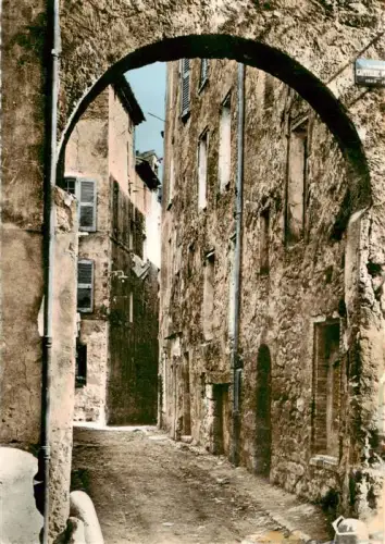 AK / Ansichtskarte Barjols 83 Var Vieille-Rue Torbogen Gasse Altstadt Steinhaus Provence Fassaden