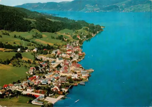 AK / Ansichtskarte Unterach Attersee Oberoesterreich AT Attersee Fliegeraufnahme Pfarrkirche Zwiebelturm Ortschaft See Wald
