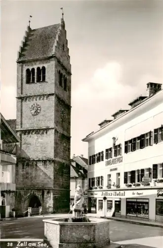 AK / Ansichtskarte Zell See AT Kirchturm Brunnen Hotel-Alte-Post Julius-Meinl Platz Uhr
