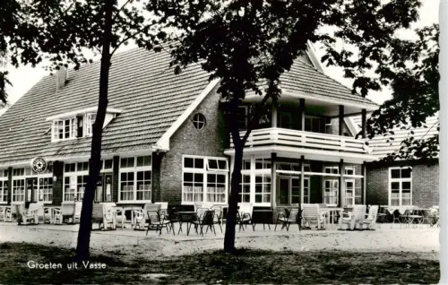 AK / Ansichtskarte Vasse NL Hotel-Café-Restaurant Tante-Sien Terrasse Tische Stuehle Backstein Balkon Baeume